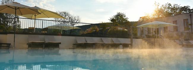 Pool im Nebel