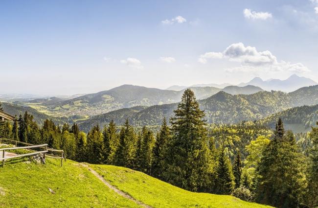 Berglandschaft mit Hütte
